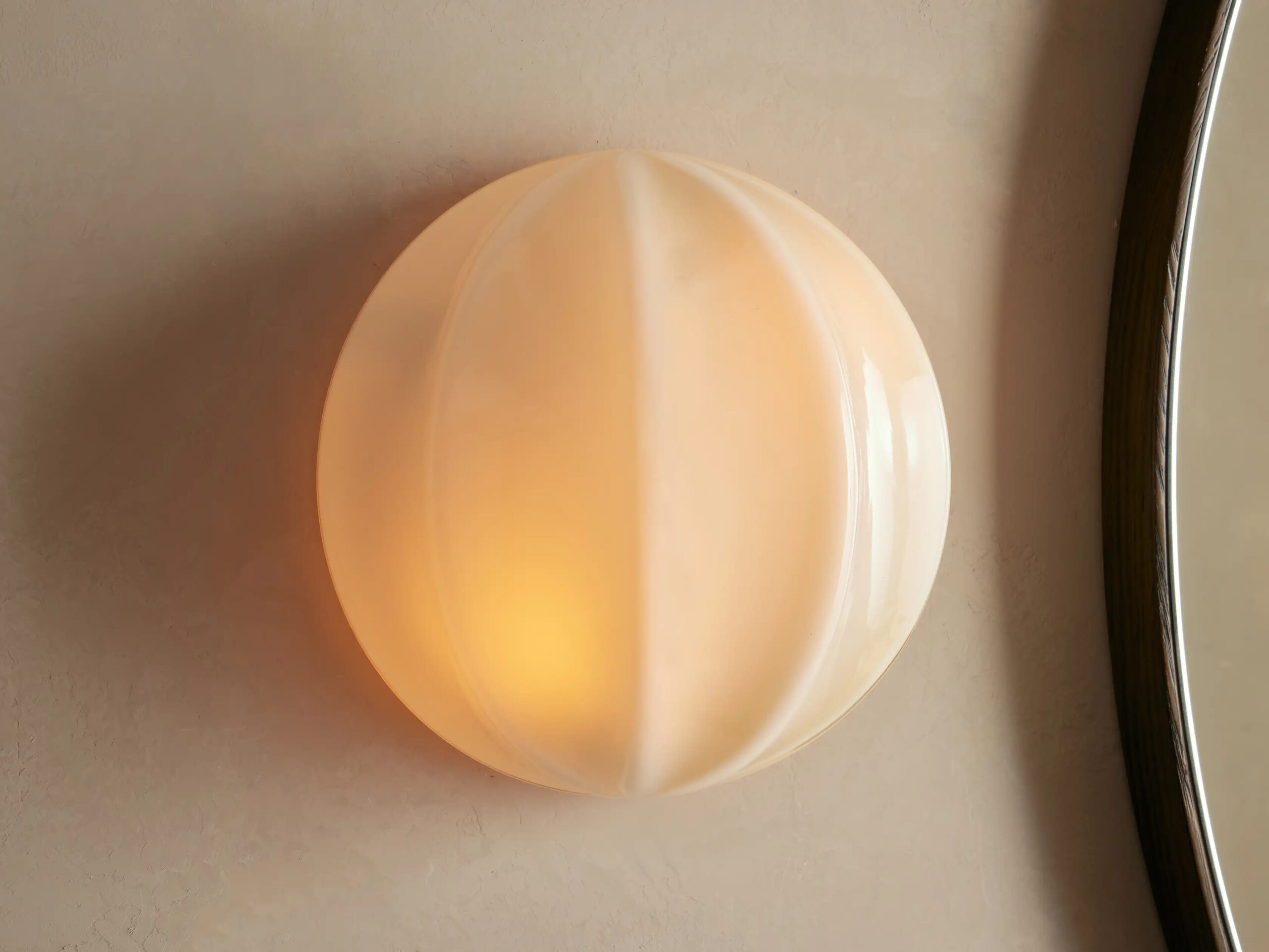 6610031H223_HZ251007 GV Brass Glass Sconce Agnes Clamshell Wall Light - Image 1