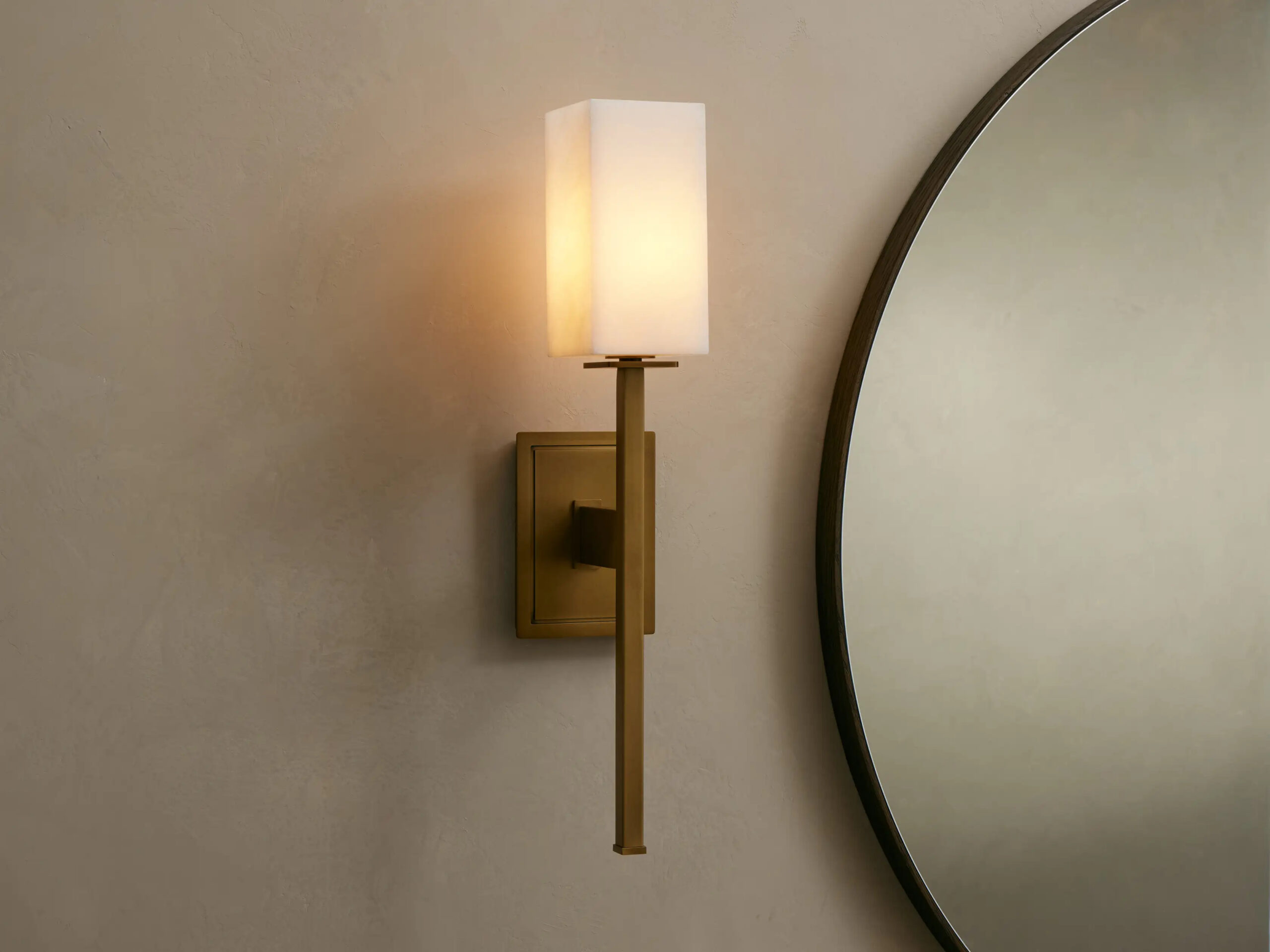 6610204H43KT_HL250902 GV Cinda Modern Stone Sconce in Alabaster and Brass - Image 1