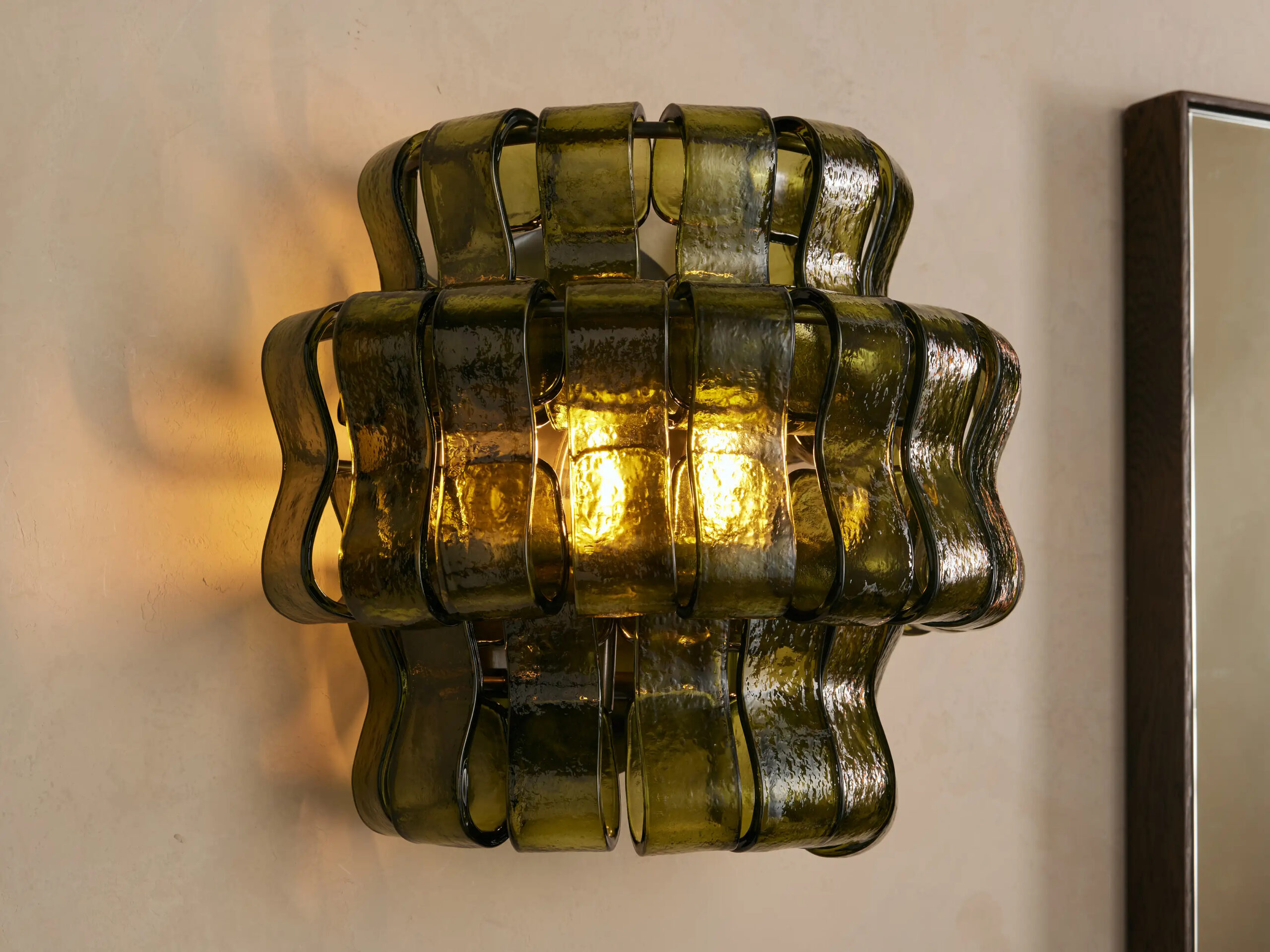 6610413H03KT_HY251223 GV Modern Glass Sconce in Green Glass and Bronze - Image 1
