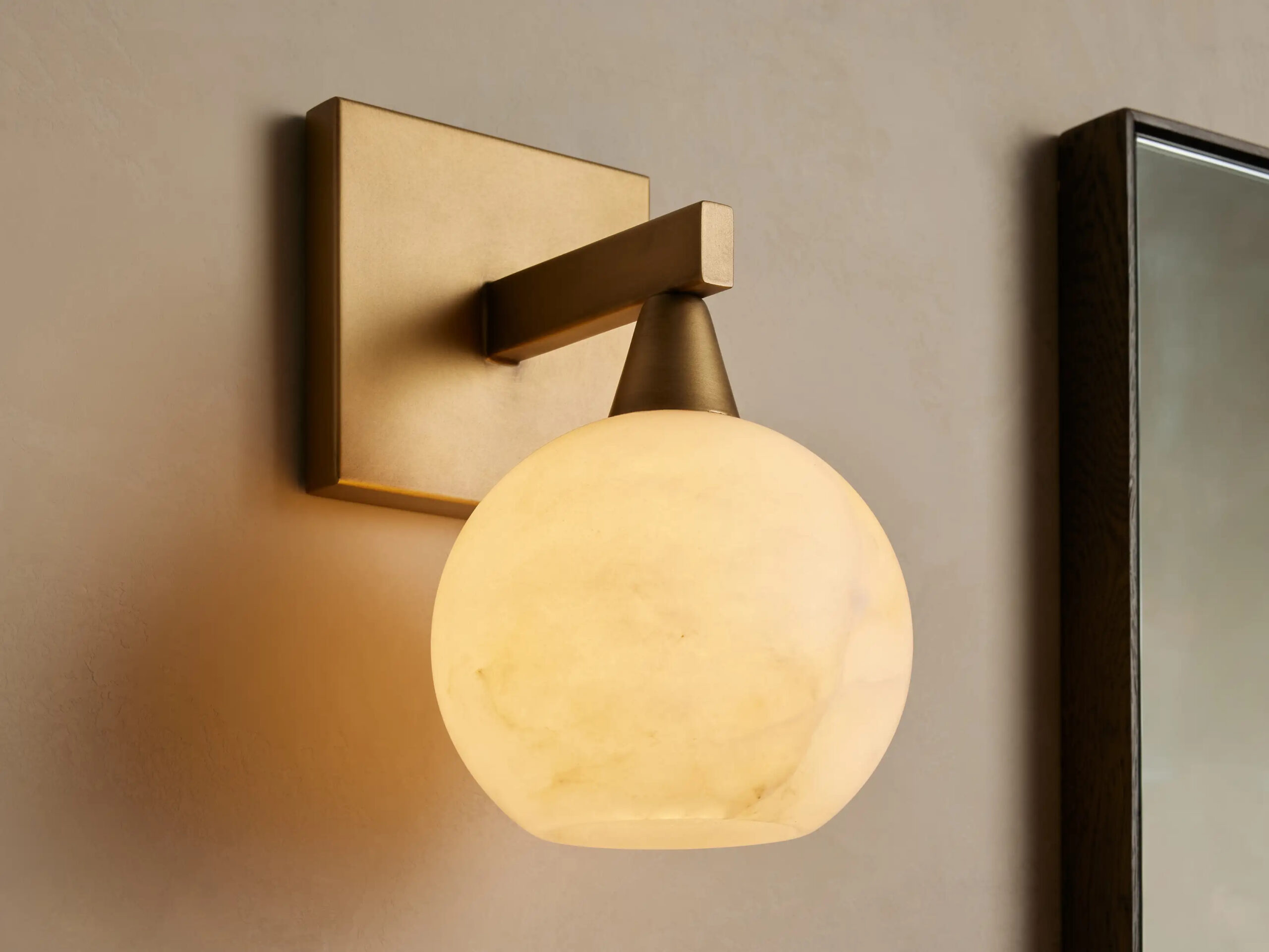 6610414H3KT2_DU250729 GV Alabaster Sconce Arica Brass Wall Light - Image 1