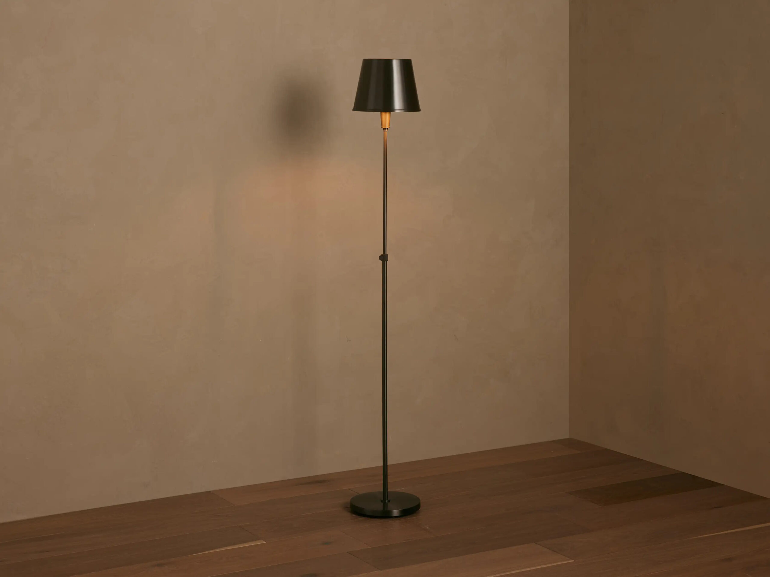663507L761KT_BJ250908 GV Candice Slim Iron Floor Lamp - Image 1